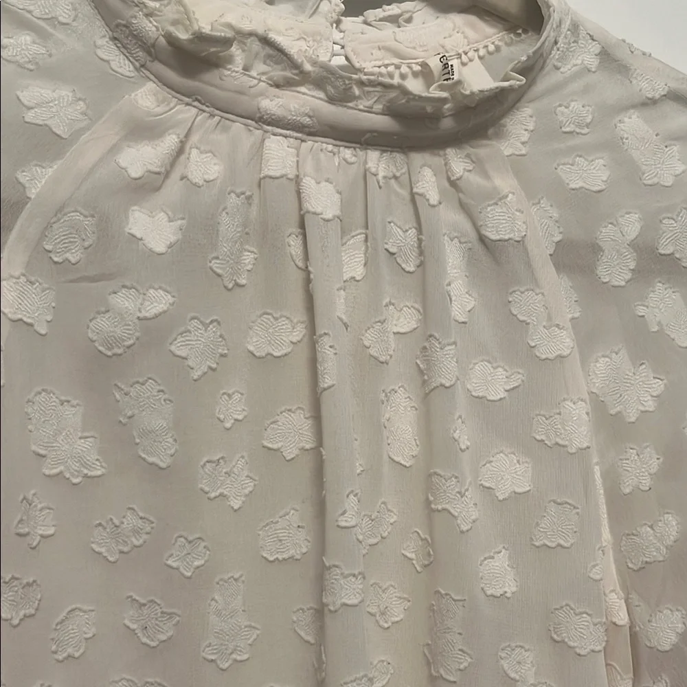 Feather Bone Anthropologie Short Sleeve Ruffled Off White Top Blouse Size Medium - Picture 7 of 13